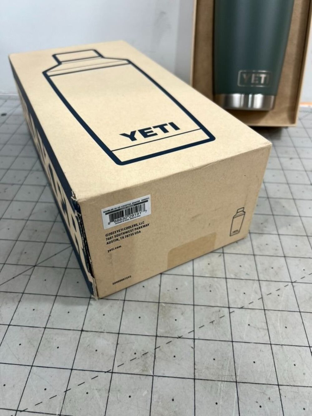 YETI Rambler 20oz Cocktail Shaker - Camp Green - Picture 3 of 5
